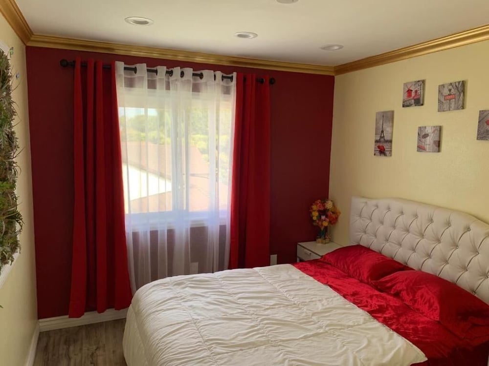 LAX Guest House 6/36