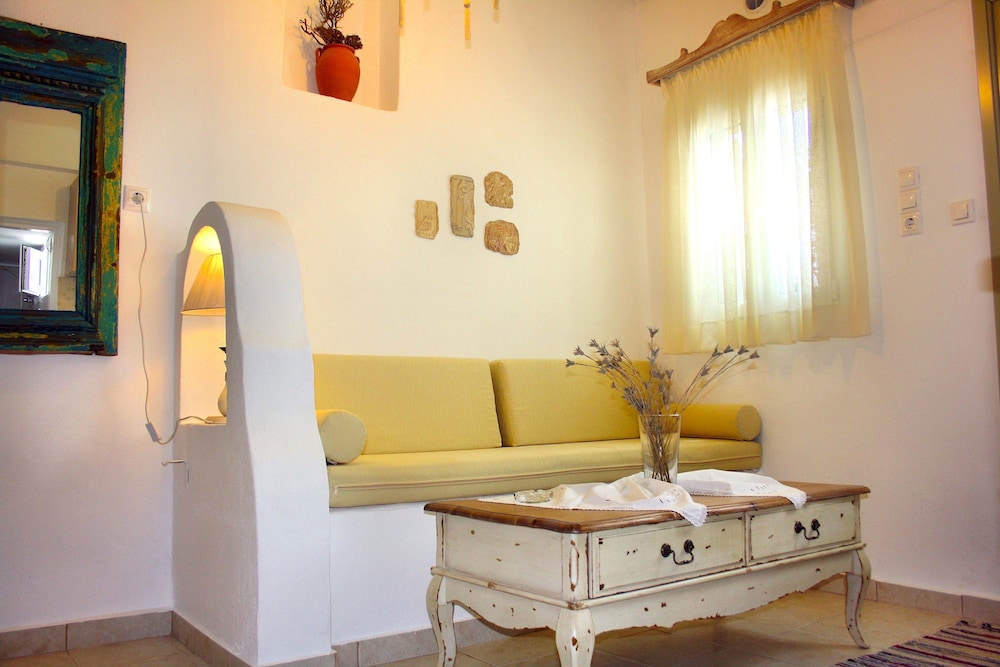 Mariakis Luxury Studios 40/42