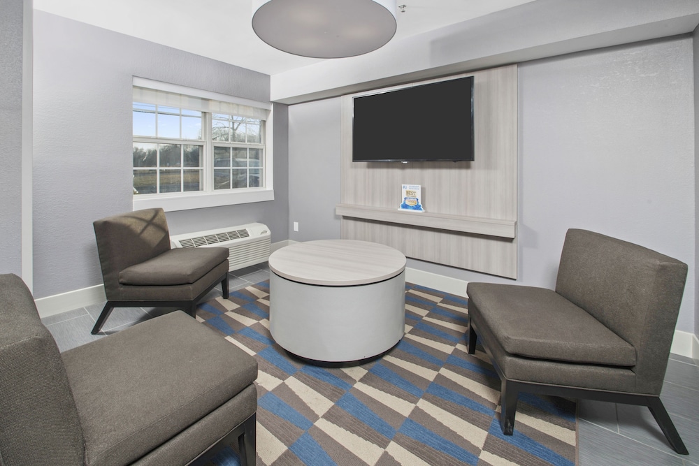 Microtel Inn And Suites Bethel 15/28