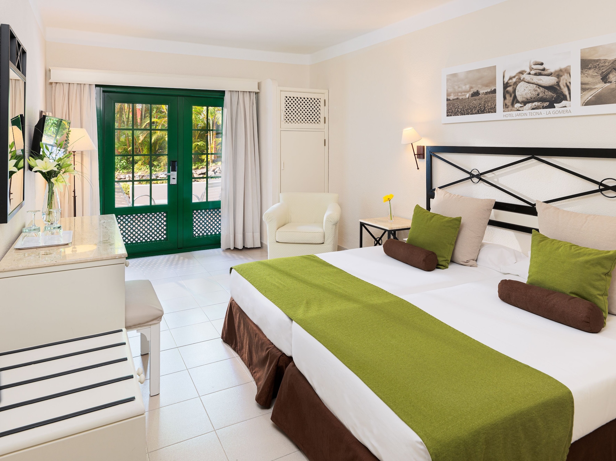 Armonia, Side Sea View