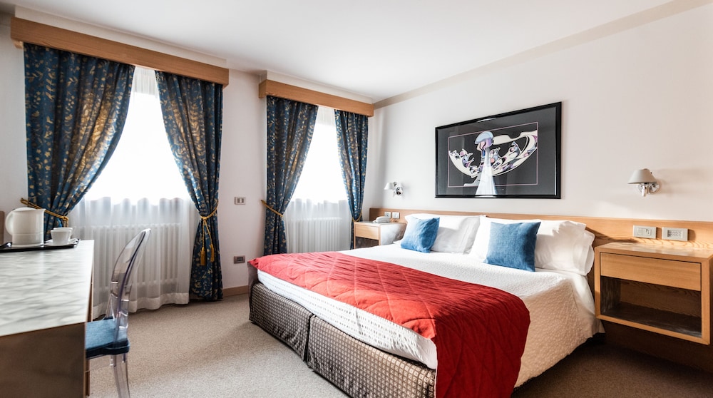 Hotel Antares 23/70