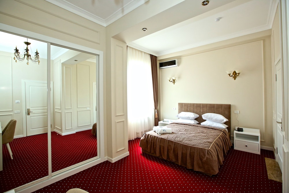 Miraj Hotel 7/25