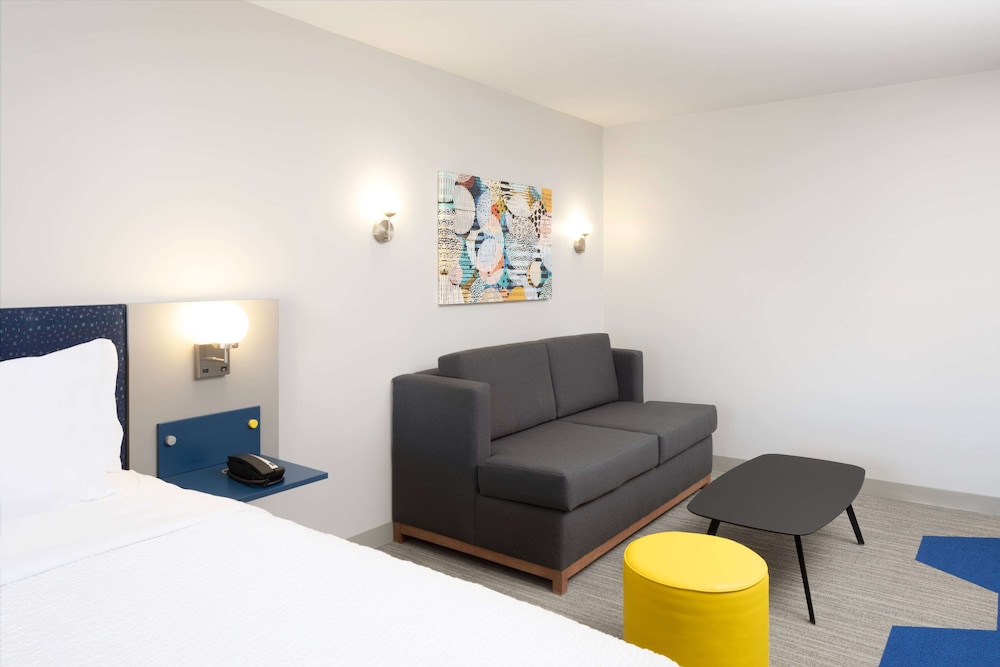 Microtel Inn and Suites by Wyndham Macedon 17/25