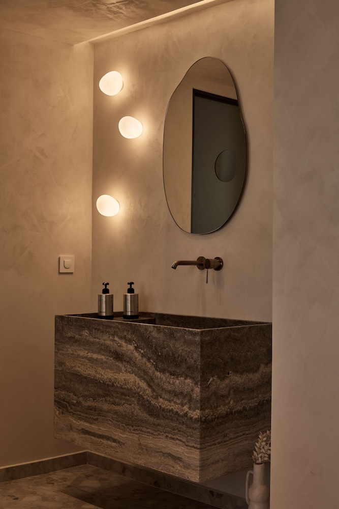 Uzenie All Suites Boutique Resort 10/69