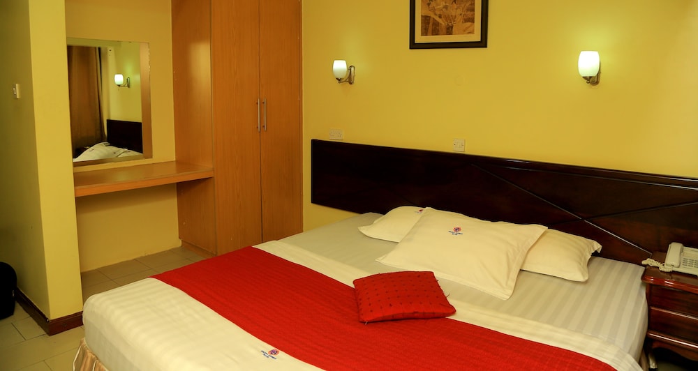 Holiday Express Hotel 51/74