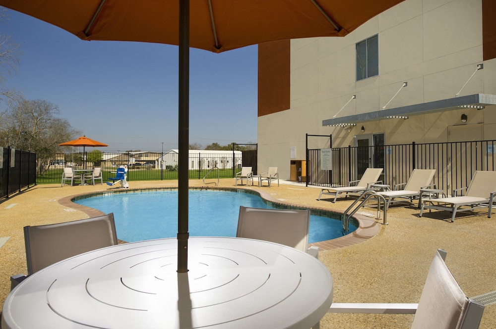 Holiday Inn Express & Suites New Braunfels 49/64