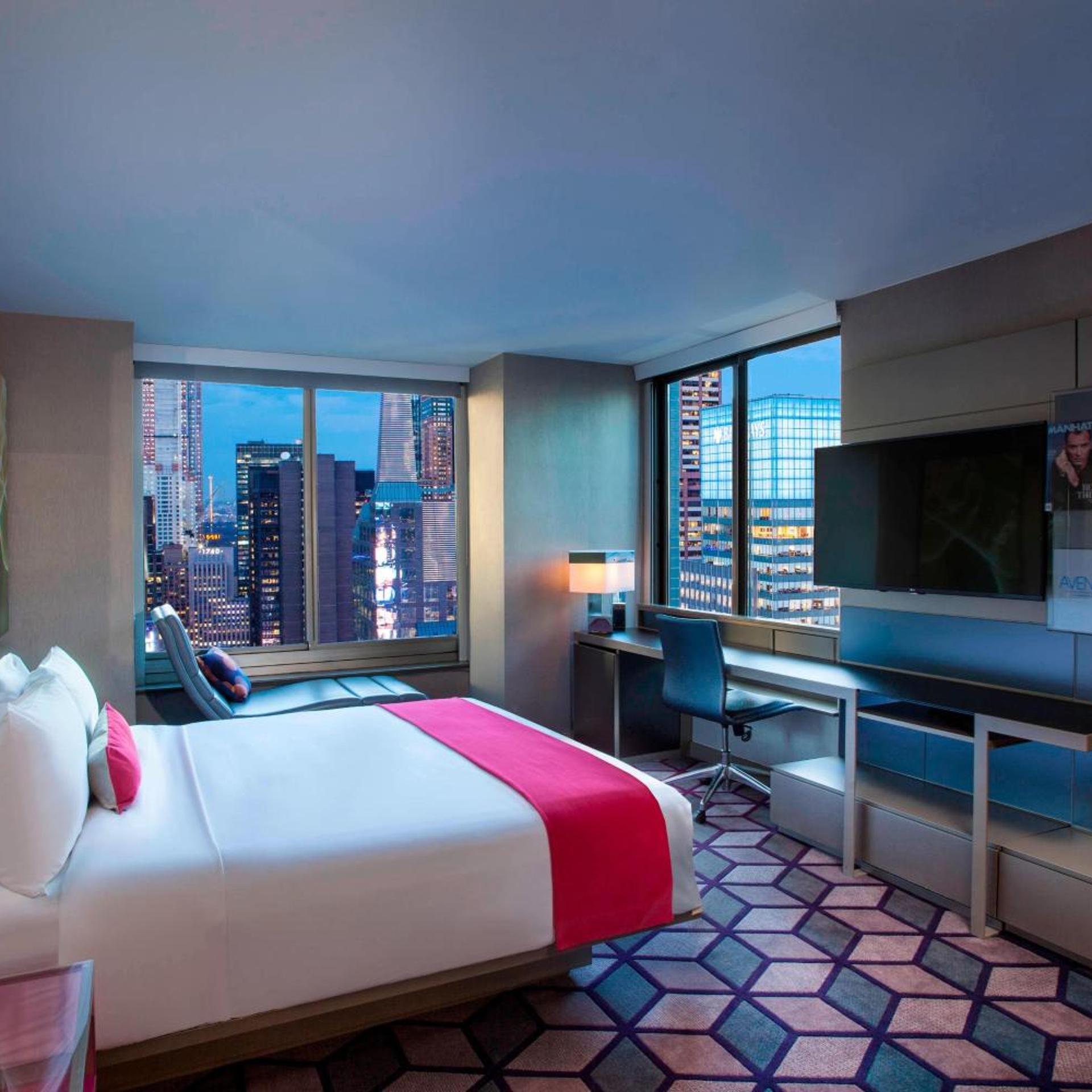 Cool, King Bed, Times Square View, Corner
