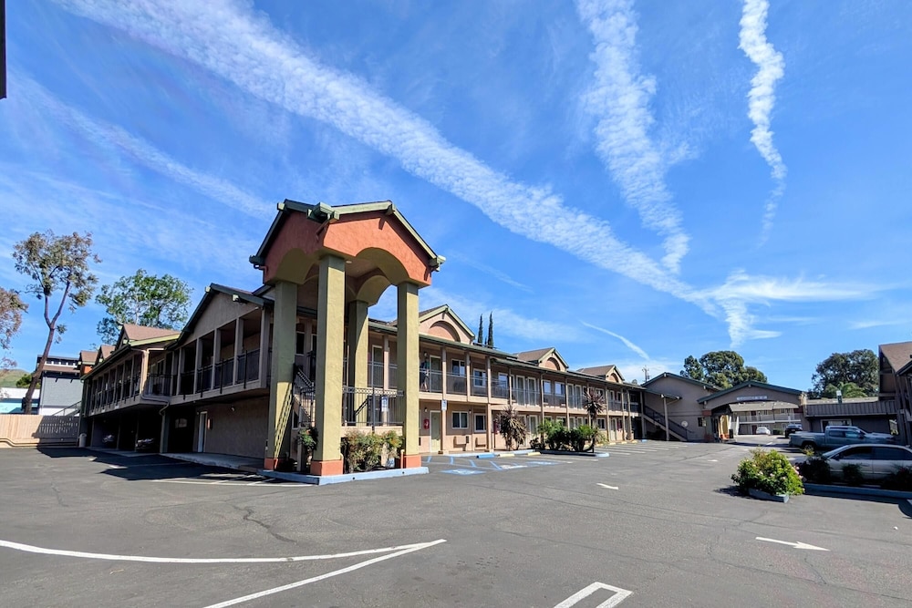 Olive Tree Inn & Suites, a Howard Johnson by Wyndham 64/72