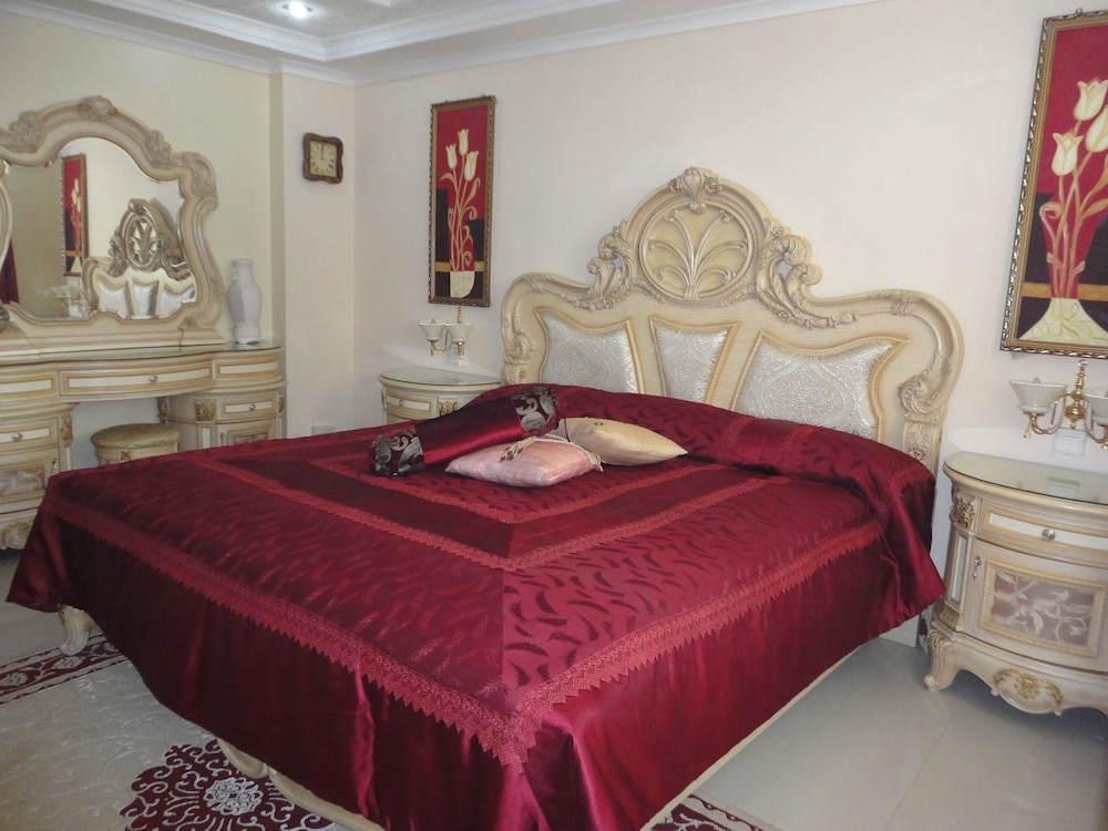 Urban Rose Hotel and Apartment 19/64
