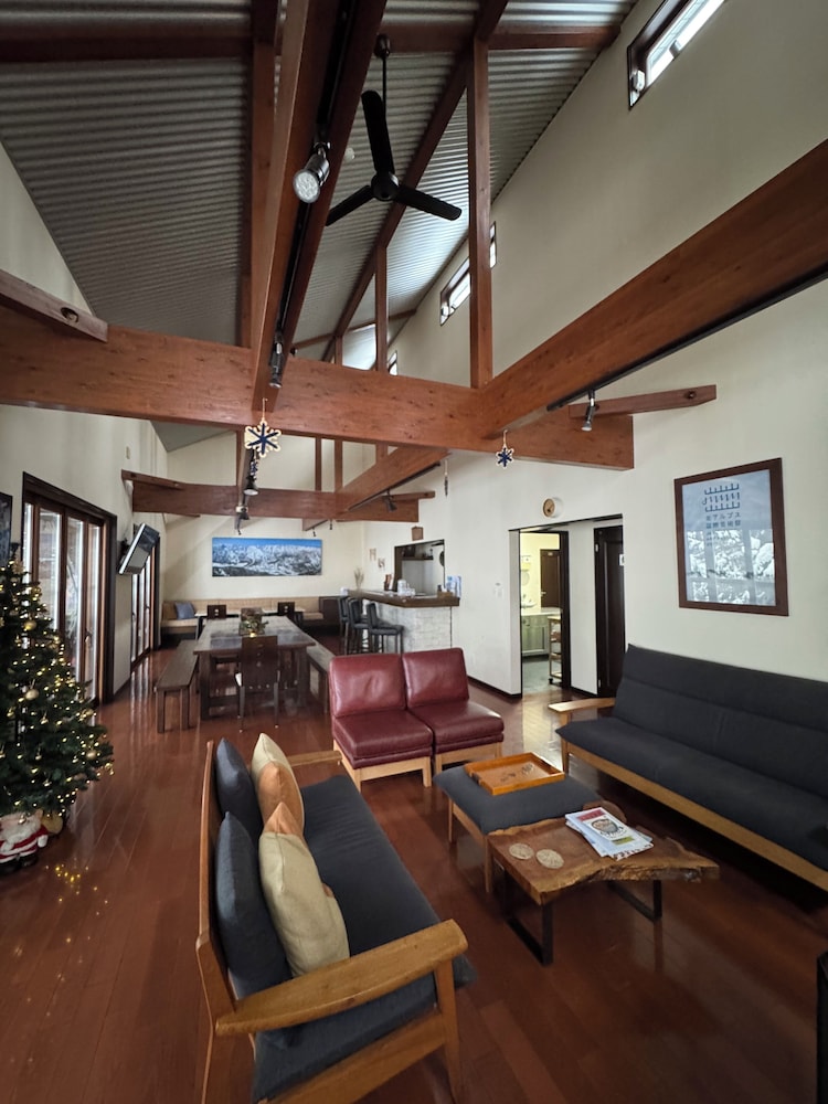 Bears Den Mountain Lodge 35/50