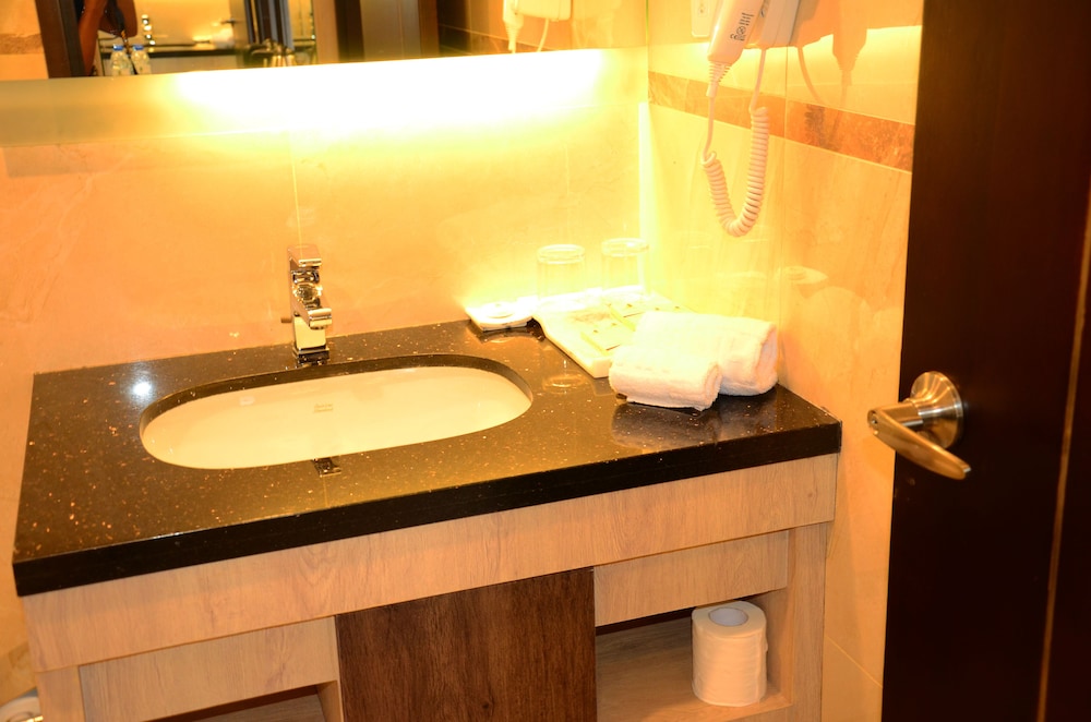 Nagoya Hill Hotel Batam 43/44