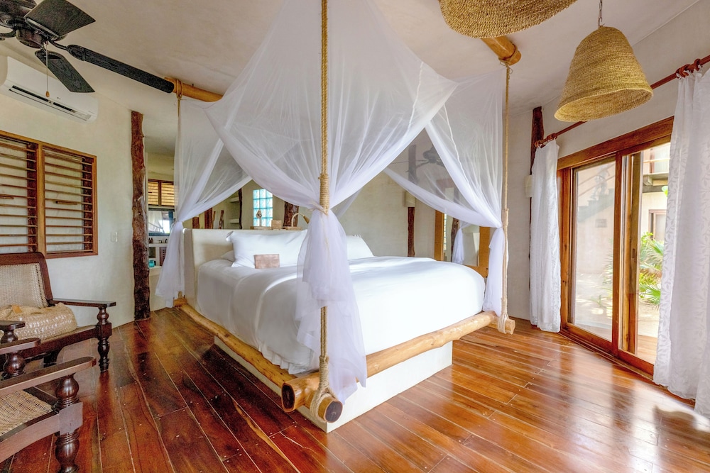 ROOM, GARDEN VIEW