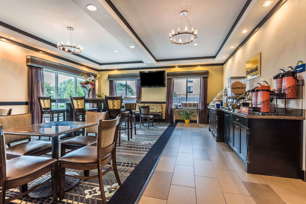 Days Inn & Suites by Wyndham Mineral Wells 28/37