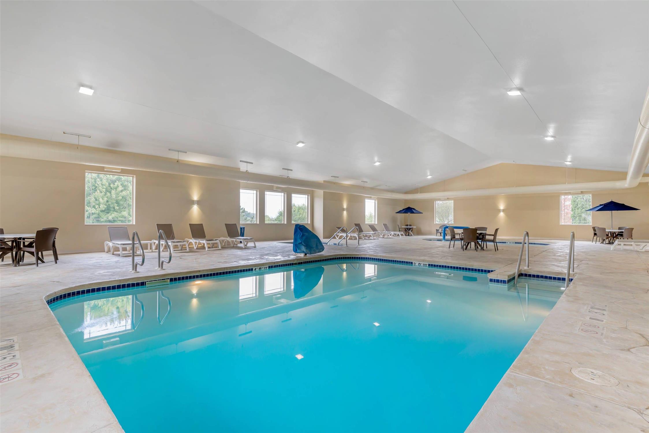 Comfort Suites Lake Geneva East 21/46