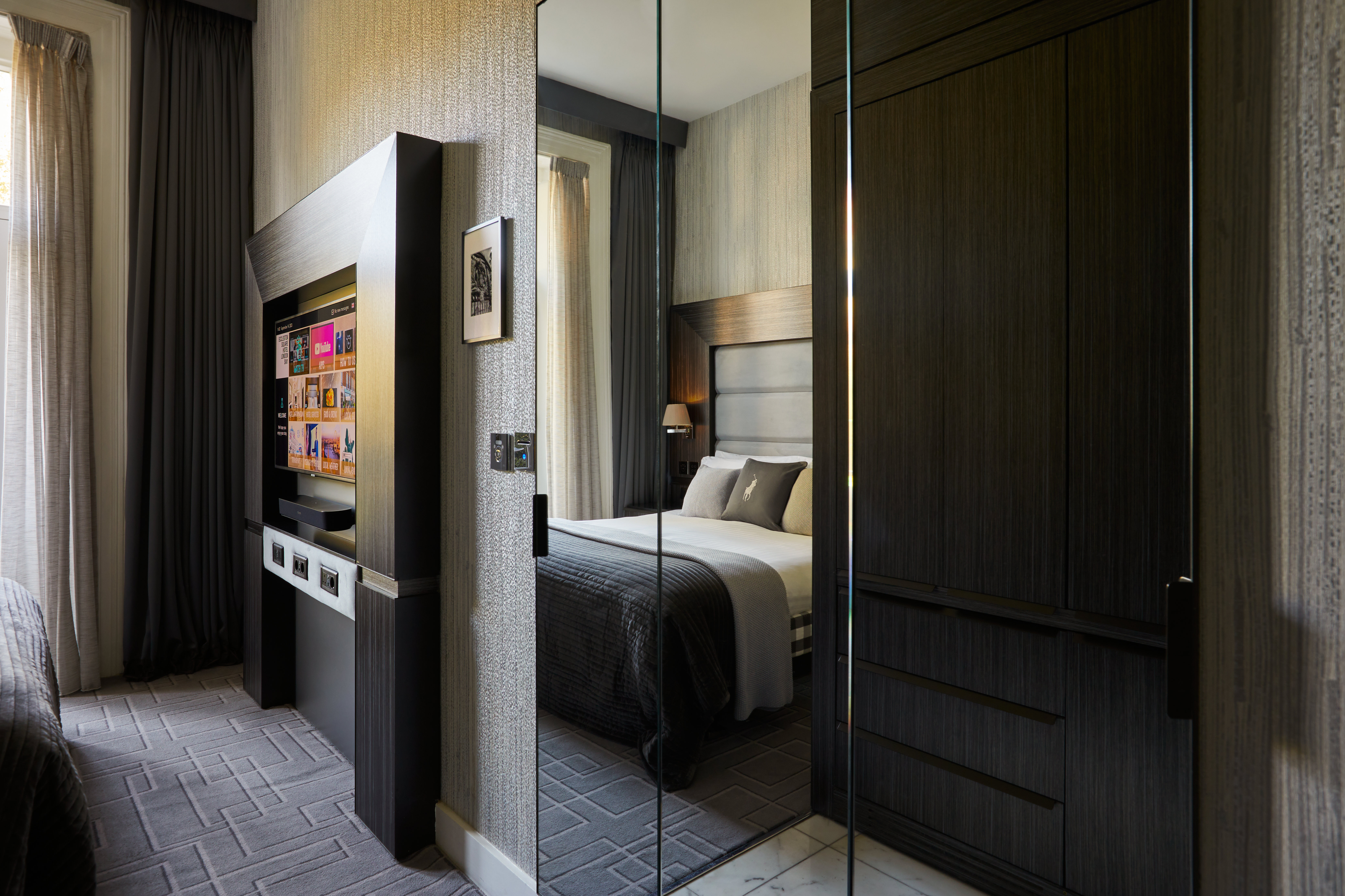 Eccleston Square Hotel 4/23
