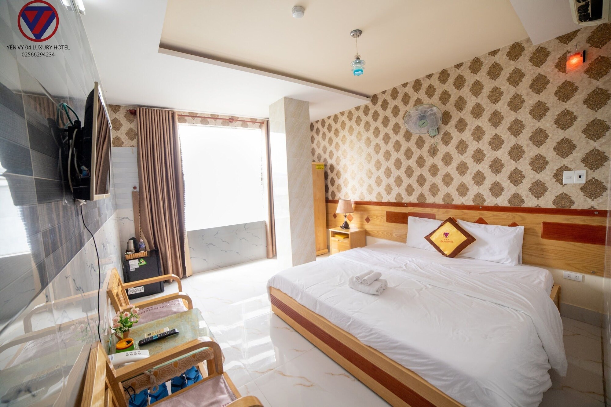 LUXURY, KING BED