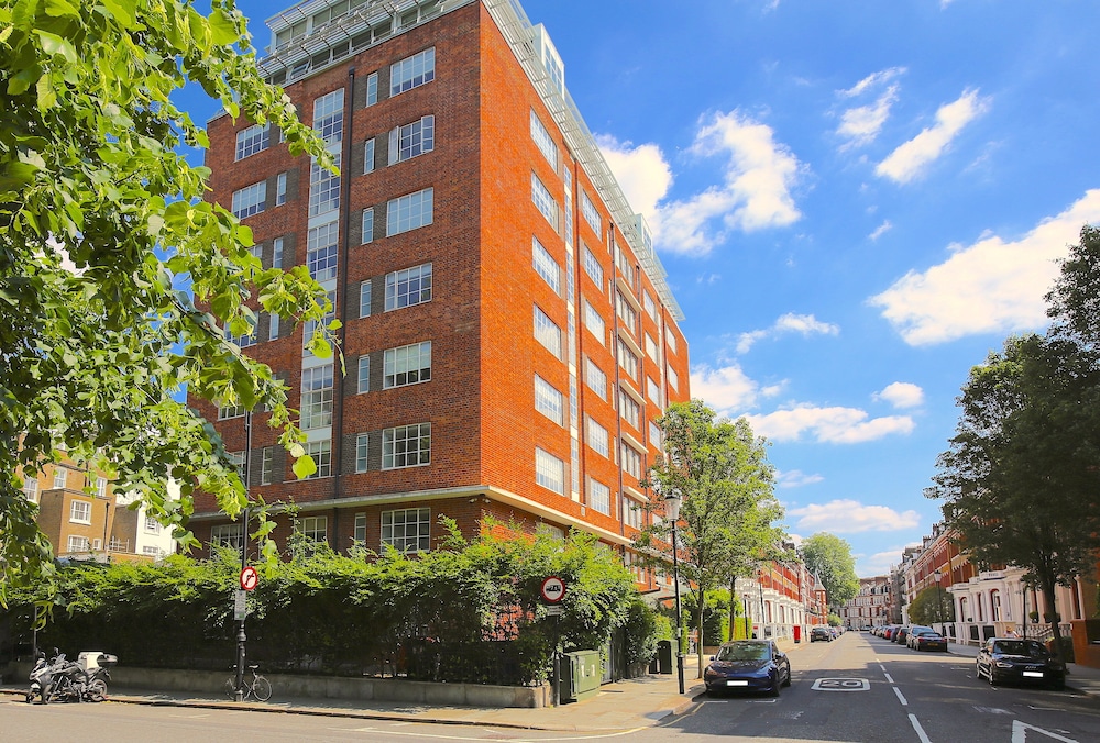 Roland House Apartments