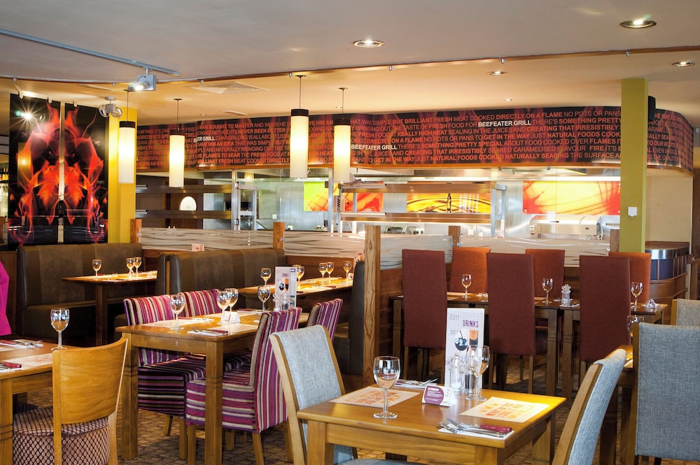 Premier Inn Glasgow Newton Mearns (M77 J4) 30/54