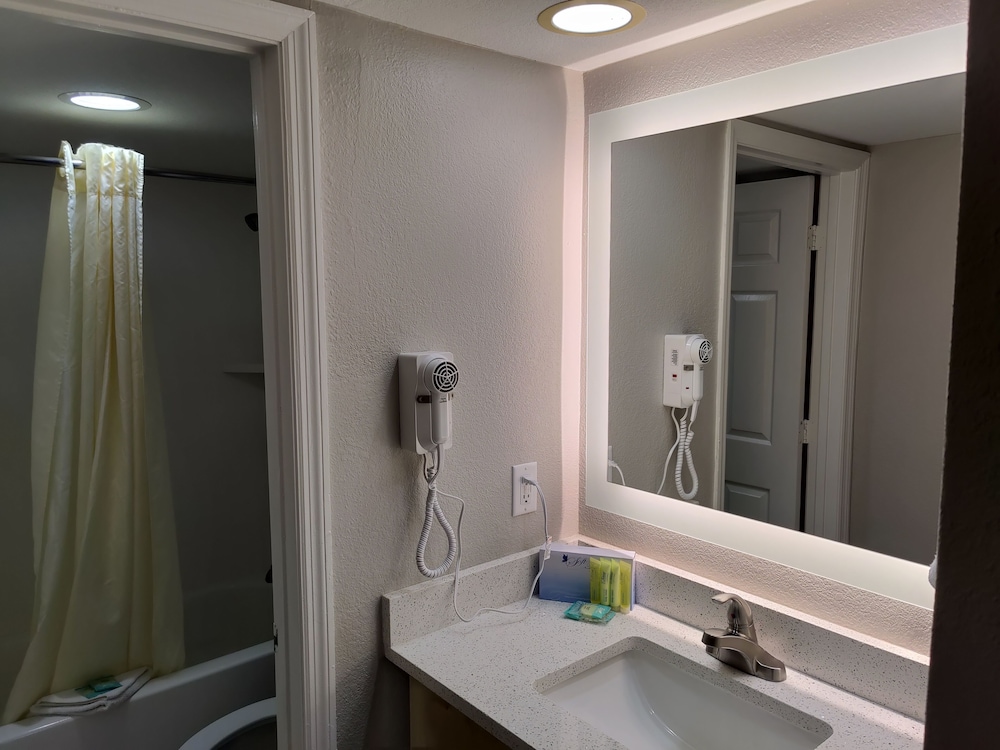 The Boardwalk Inn Suites 50/50