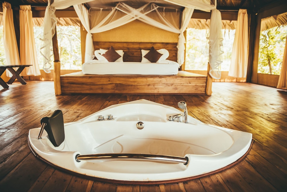 Yala Safari Camping 8/50