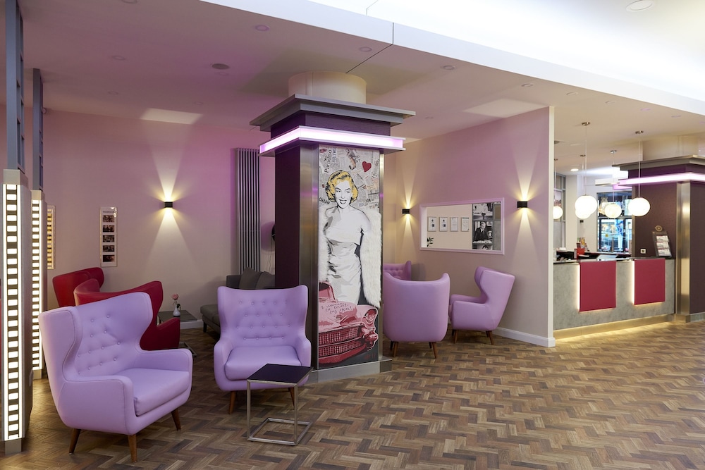 HOLLYWOOD MEDIA HOTEL 45/54