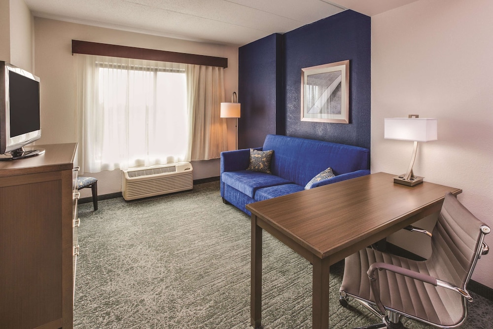 La Quinta Inn & Suites by Wyndham Philadelphia Airport 31/49