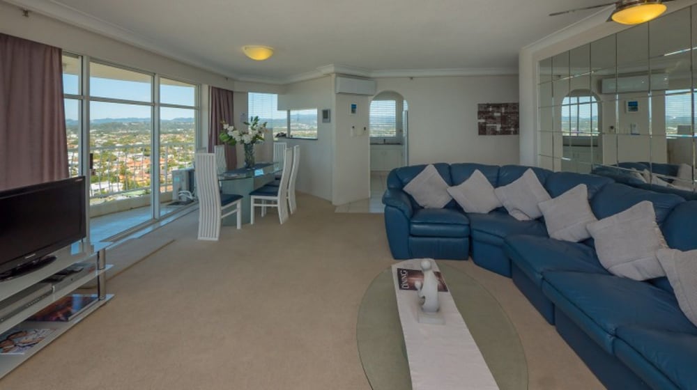 Burleigh Surf Apartments 46/77