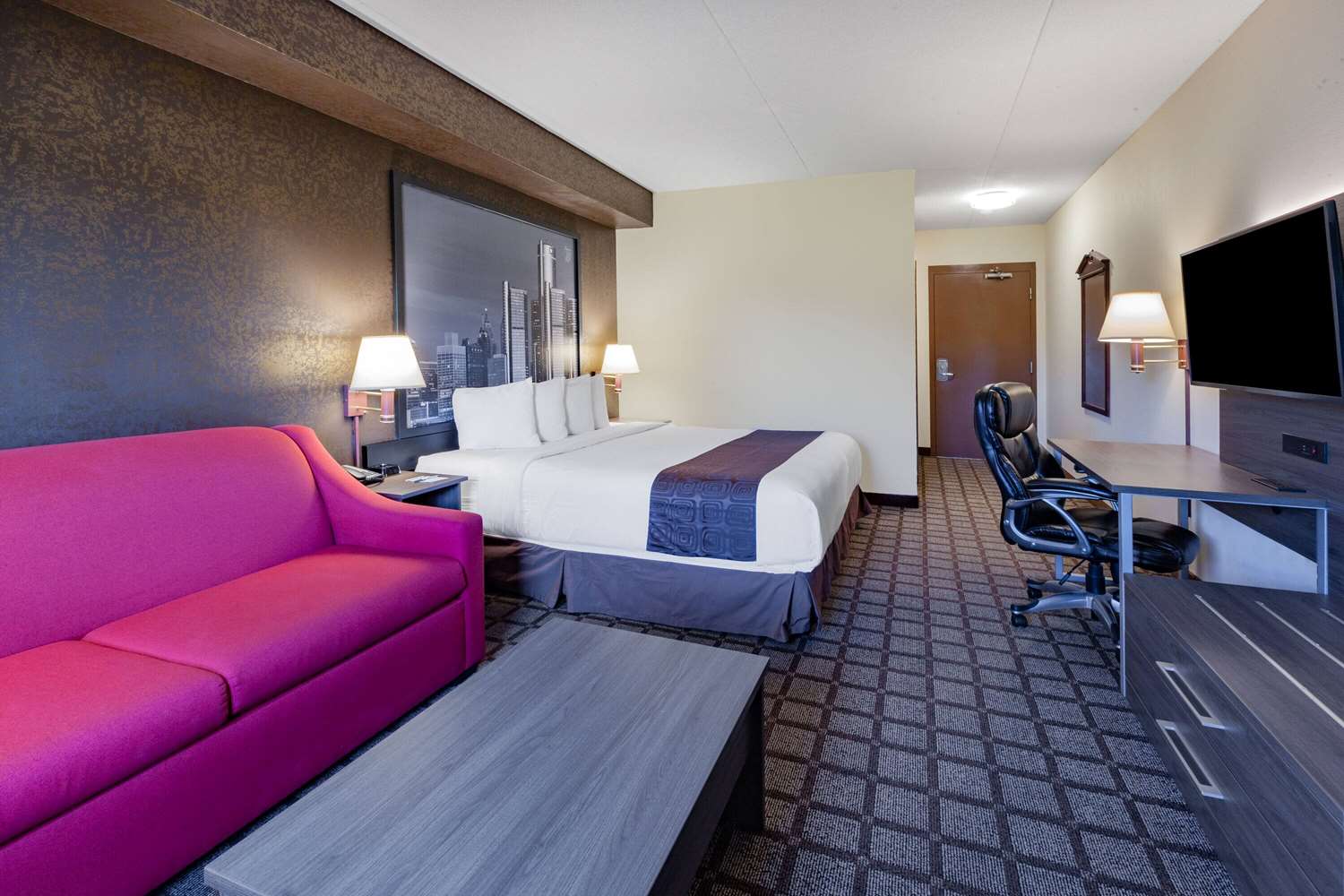 Super 8 by Wyndham Ambassador Bridge Windsor ON 7/28
