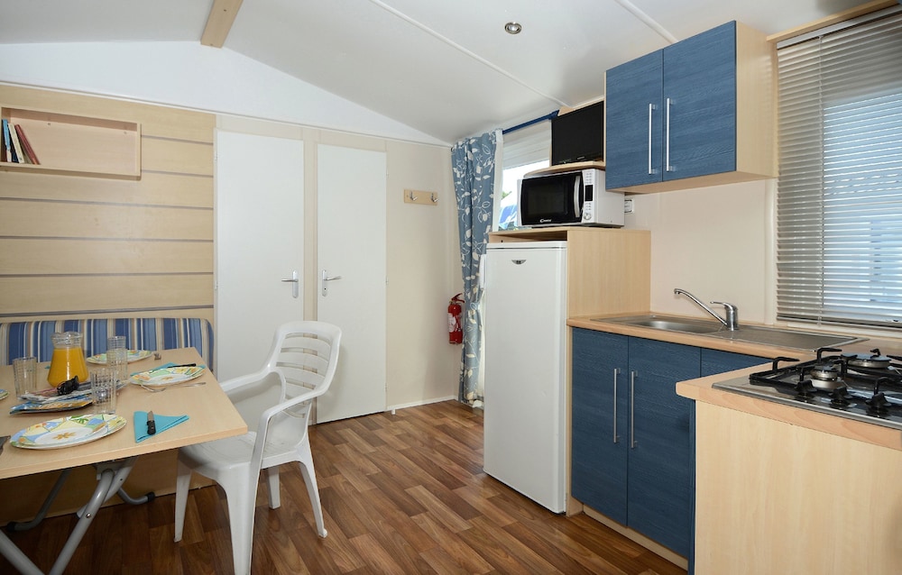 3 Bedrooms, Mobile Home, 4 Beds, Sofa