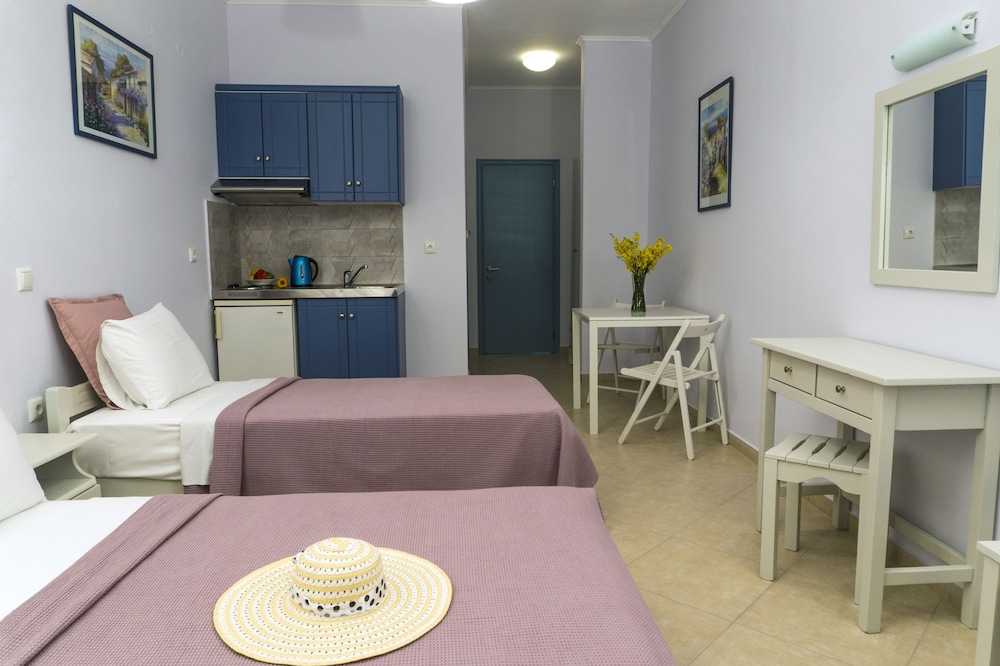 Loukas Hotel &amp; Apartments 31/50