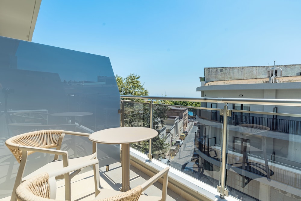 Philia Center Suites 4/73