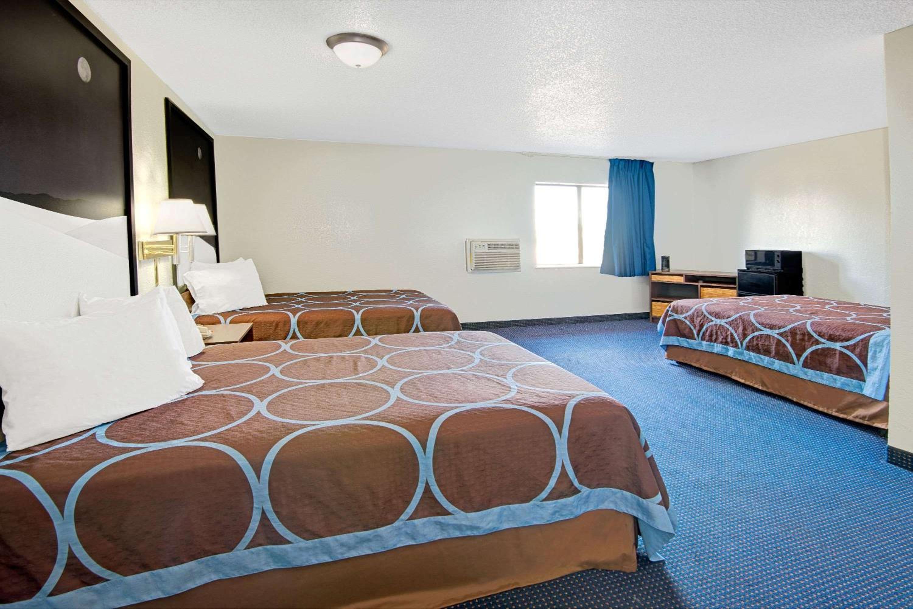 Super 8 by Wyndham Las Cruces University Area 16/21