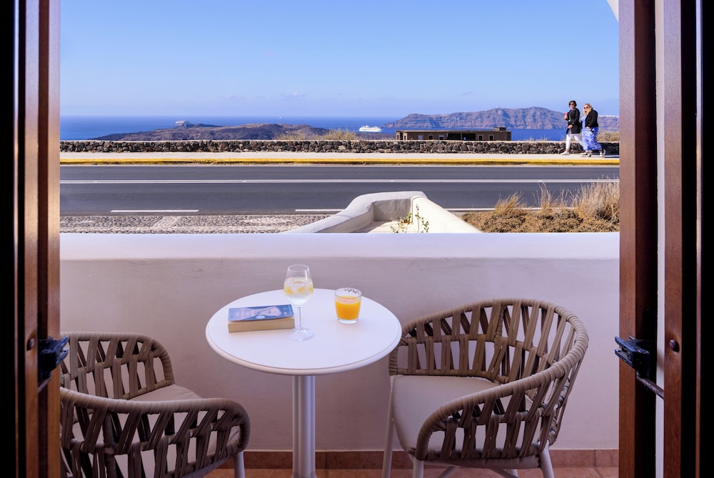 Astir Thira 46/57