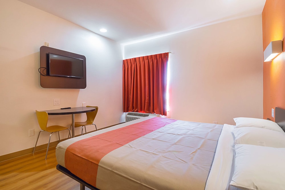 Motel6 Irving, TX - Irving DFW Airport South 10/25