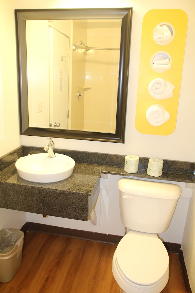 Motel6 Warwick, RI - Providence Airport - I-95 20/38