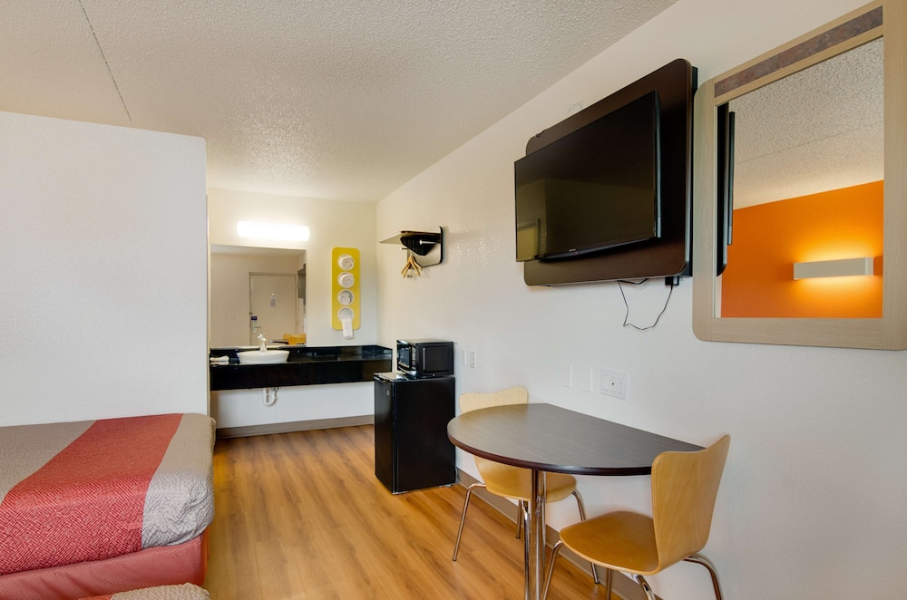 Motel6 Salina, KS 47/60