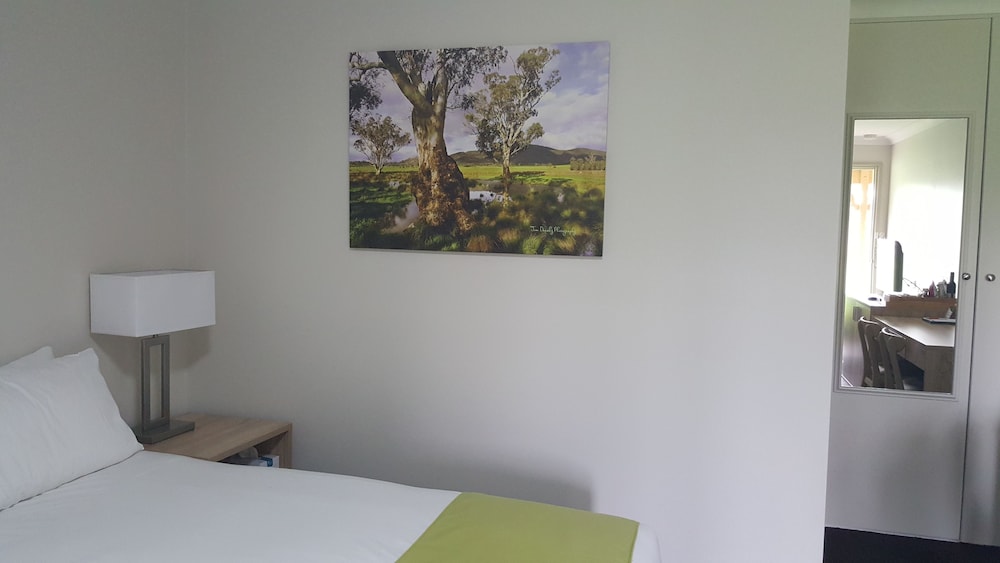 Quality Inn Carriage House 24/44
