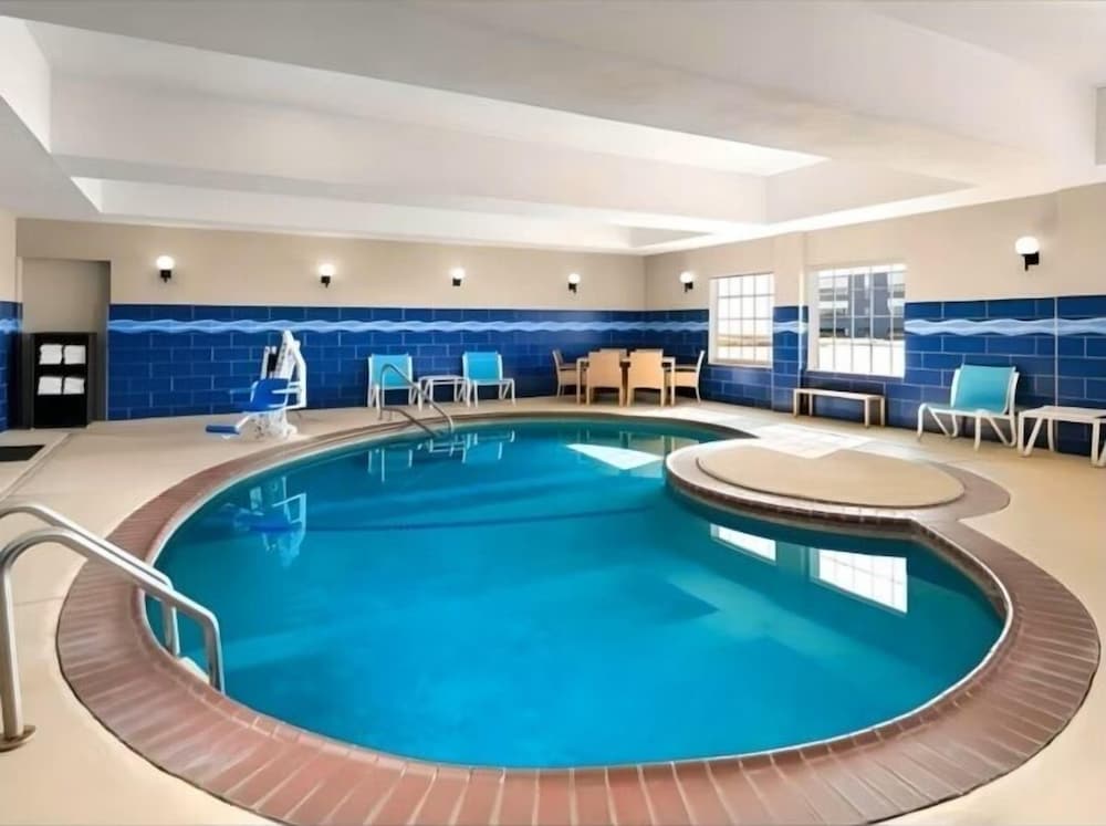 Holiday Inn Express Hotel And Suites Denton Unt Twu 40/68