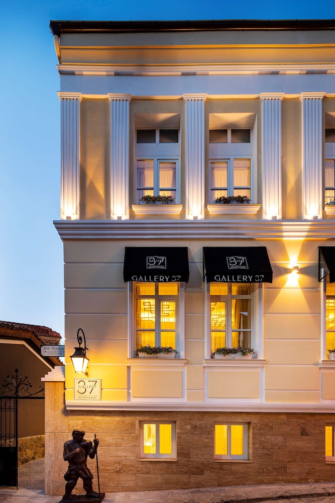 Hotel Gallery 37 3/58