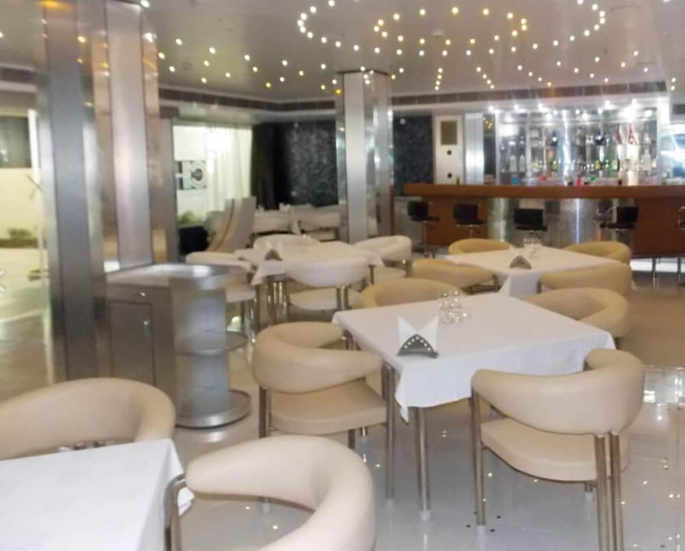 Airport City Hotel 27/35