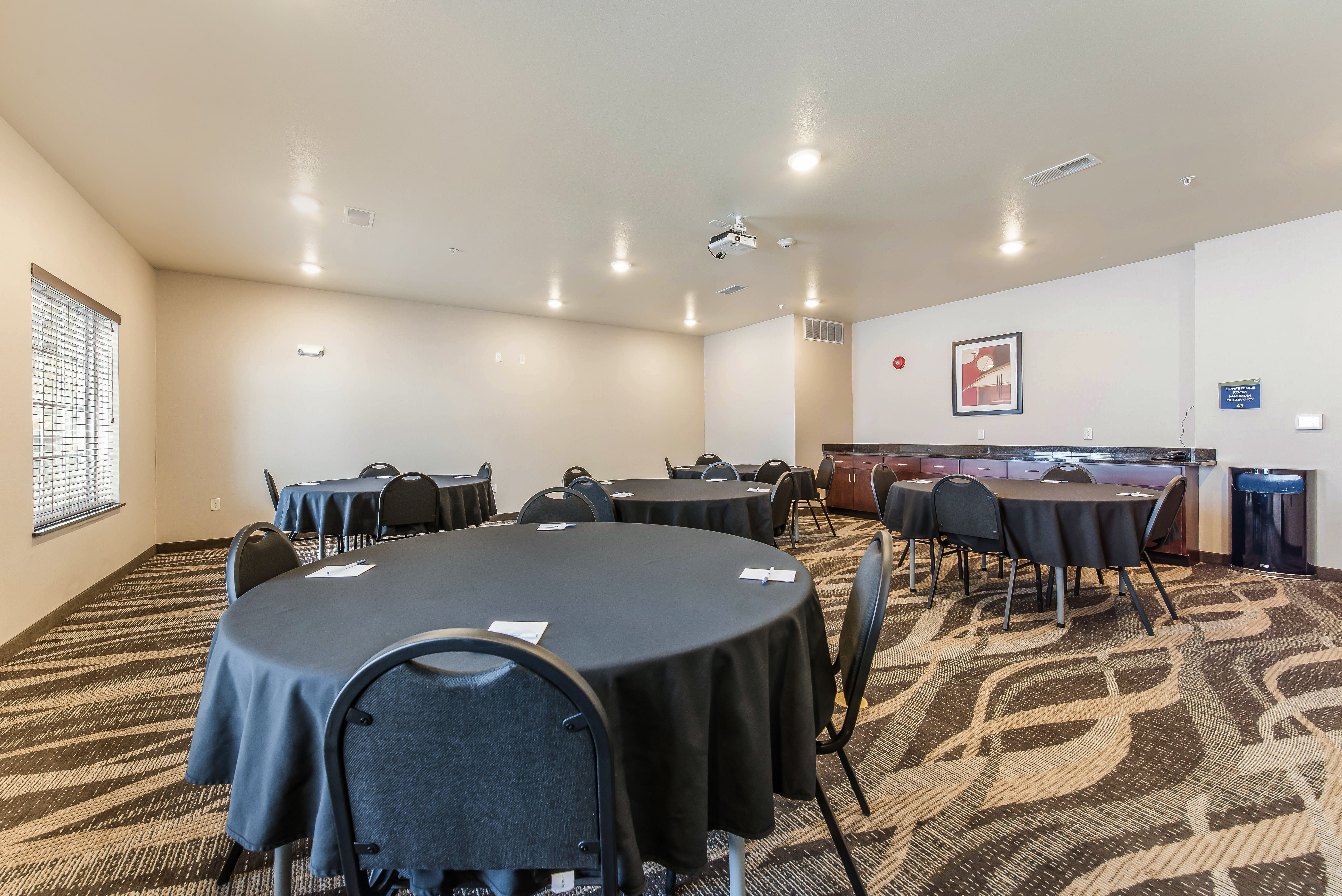 Cobblestone Hotel & Suites - Hutchinson 20/25