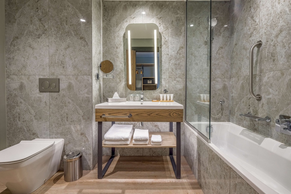 Radisson Hotel & Convention Centre Johannesburg, O.R. Tambo 50/50