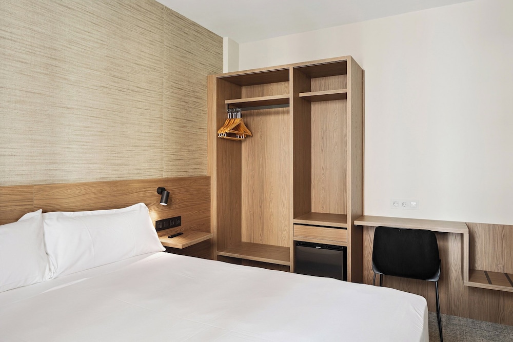 HOTEL AVENIDA(aka Husa Avenida) 22/52