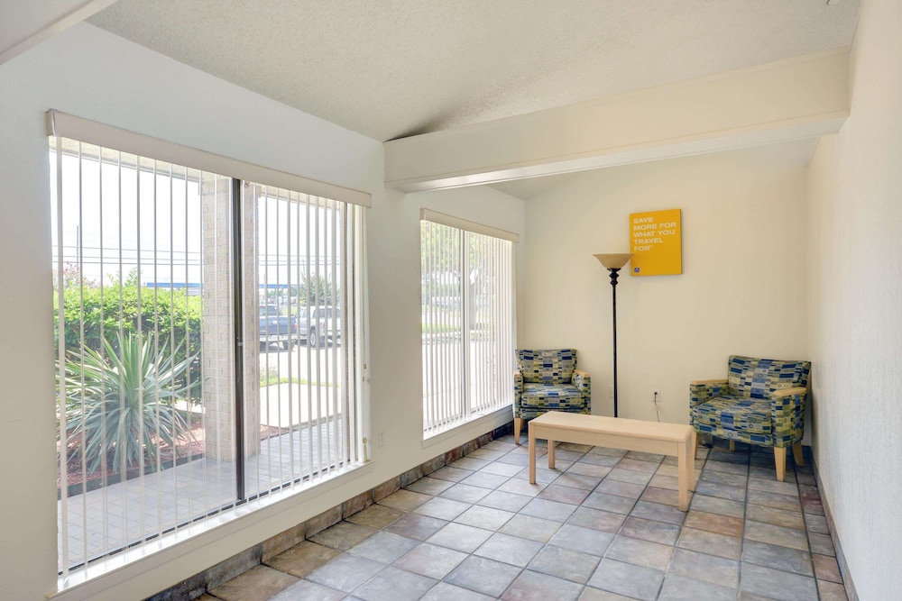 Motel6 Baytown, TX - Baytown East 52/63