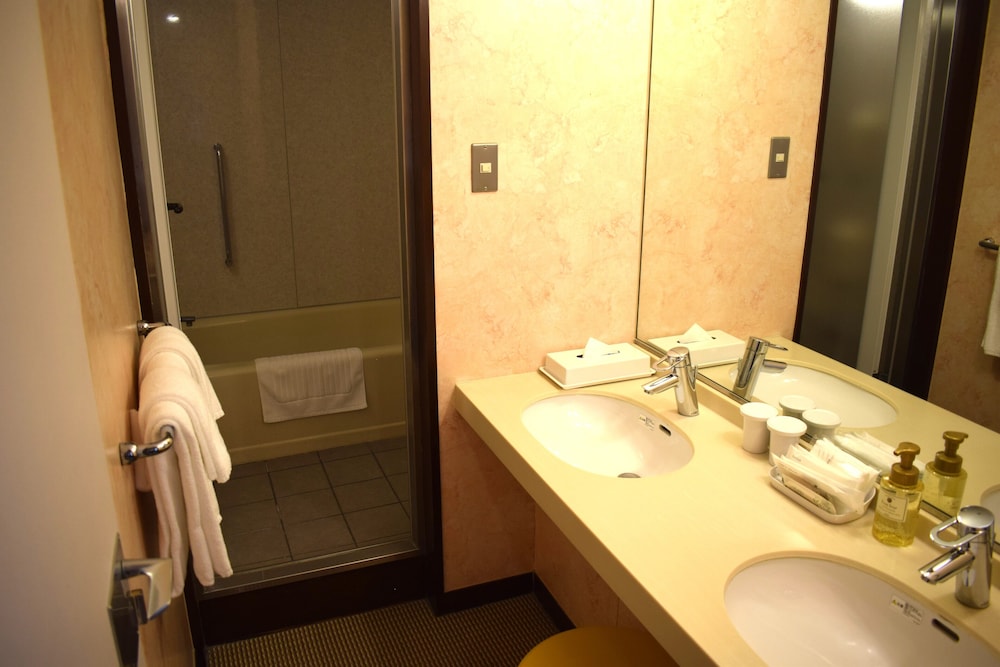 Grand Hotel Kanachu Hiratsuka 60/62