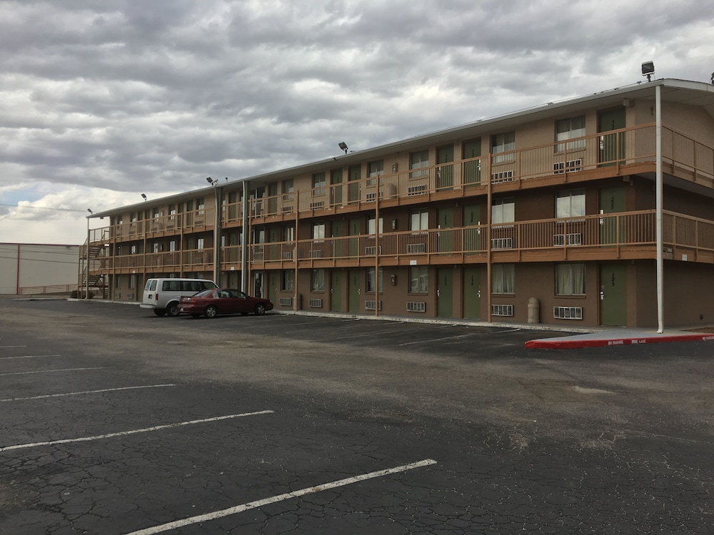 Relax Inn West Amarillo Medical Center 17/23