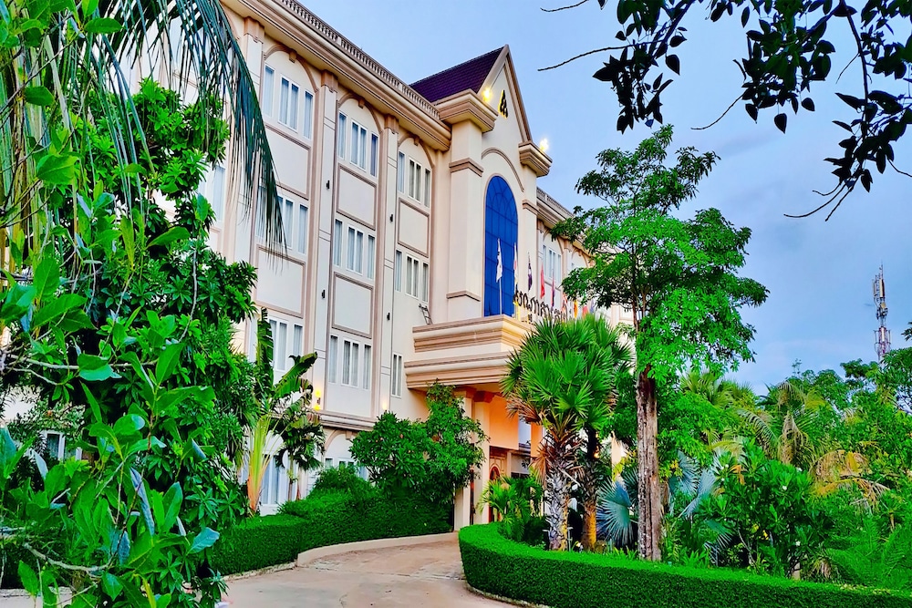 Glorious Hotel and Spa 3/50