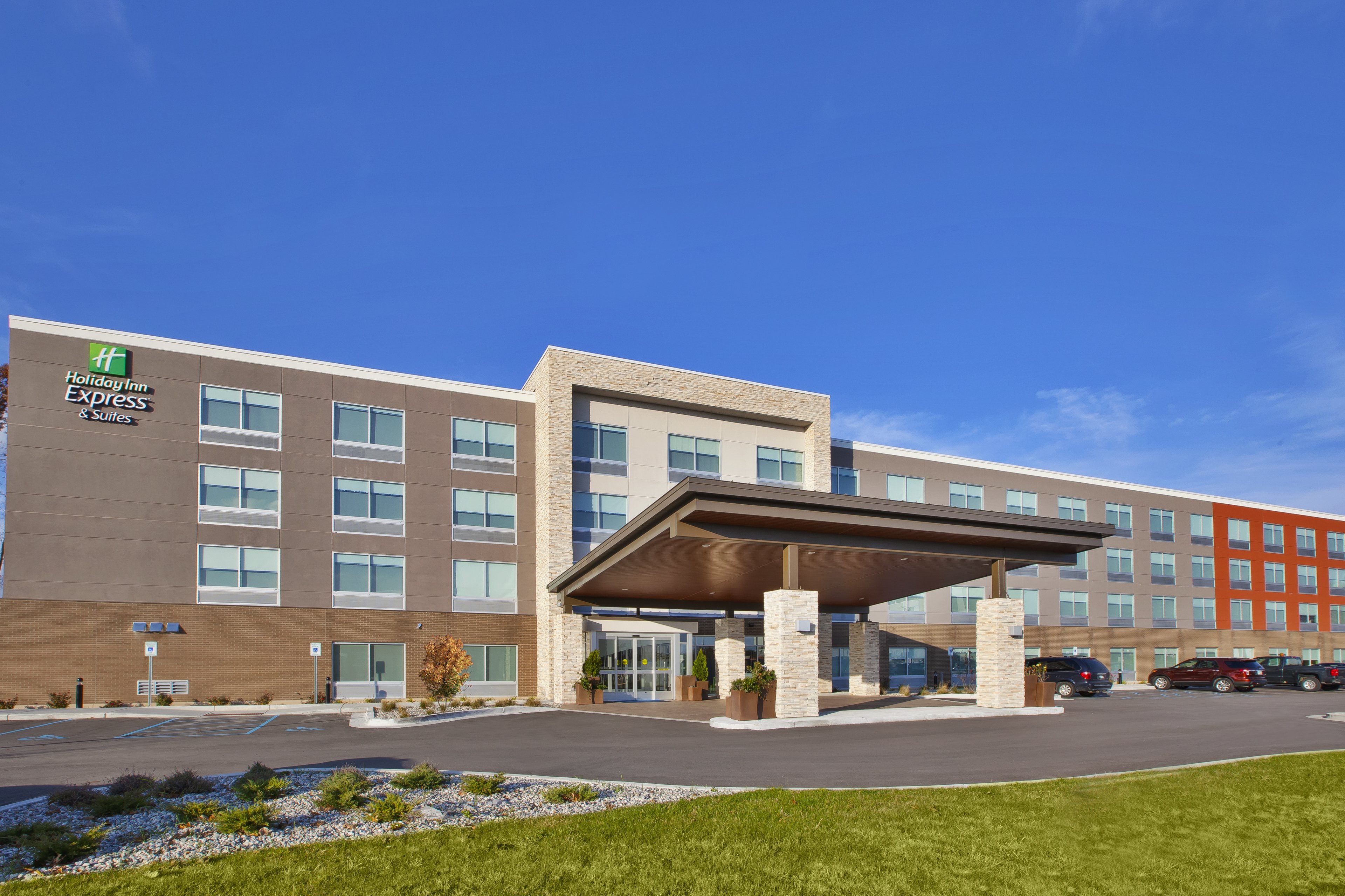 Holiday Inn Express Suites Grand Rapids Airport North 2/32