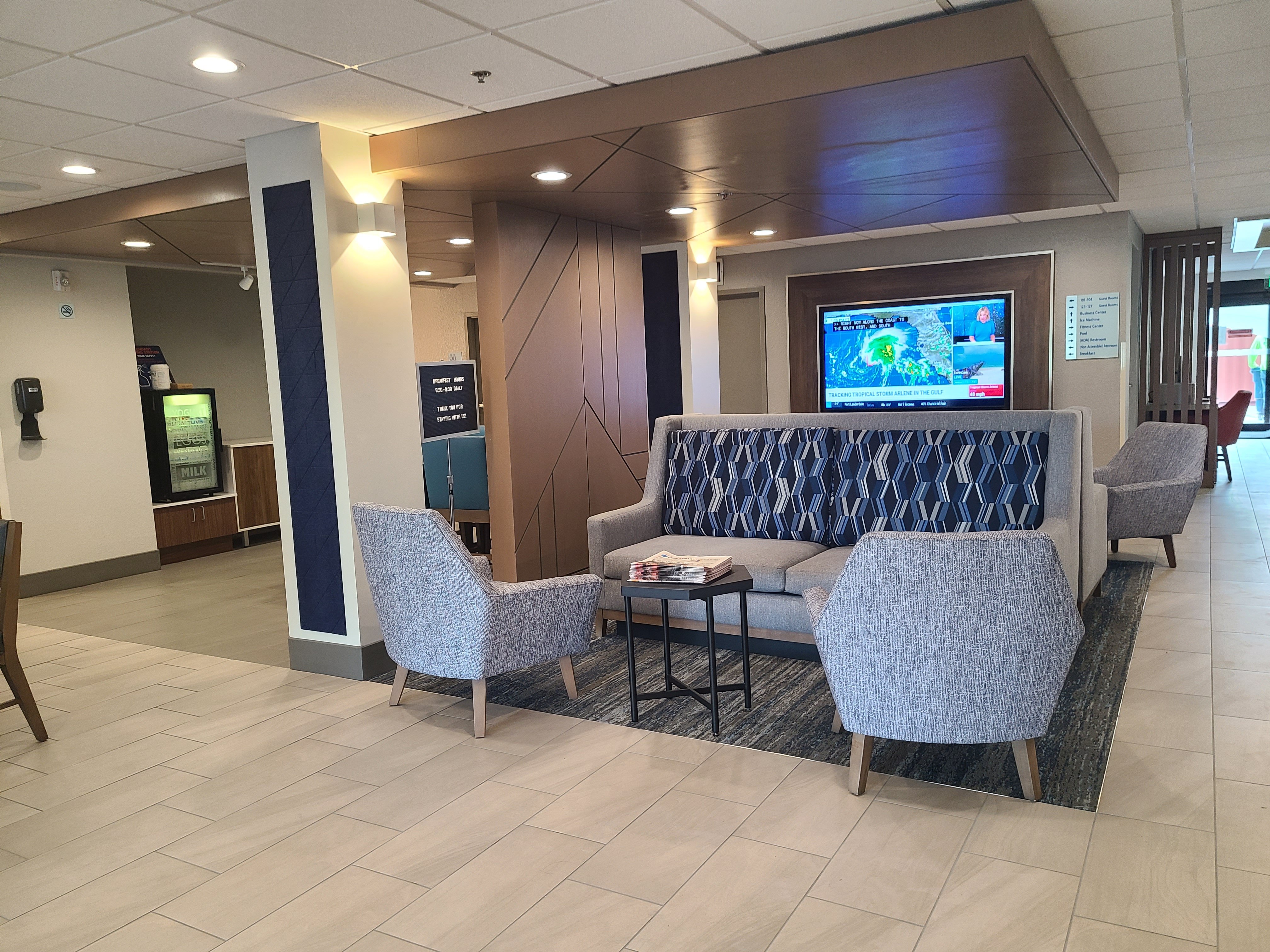 Holiday Inn Express Hotel Suites Ft Lauderdale N Exec Airport 43/76