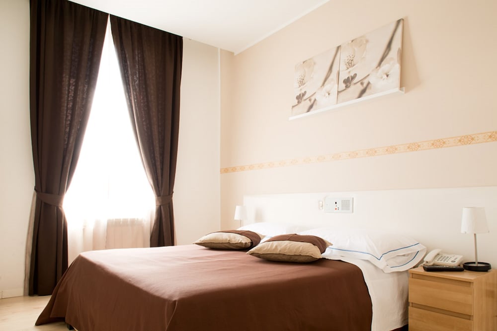 Indipendenza Hotel 15/50